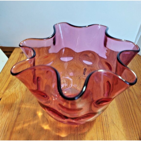 Vintage Fenton ''Dot Optic'' Cranberry Glass Ruffled Edge Vase - Picture 5 of 10